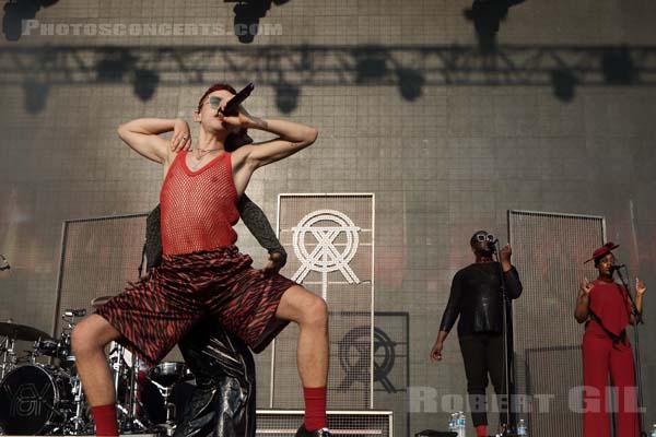 YEARS AND YEARS - 2018-07-22 - PARIS - Hippodrome de Longchamp - Alternative Stage - 